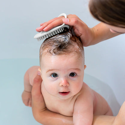 Haakaa Silicone Shampoo Brush 1 pk - Hello Baby Apparel